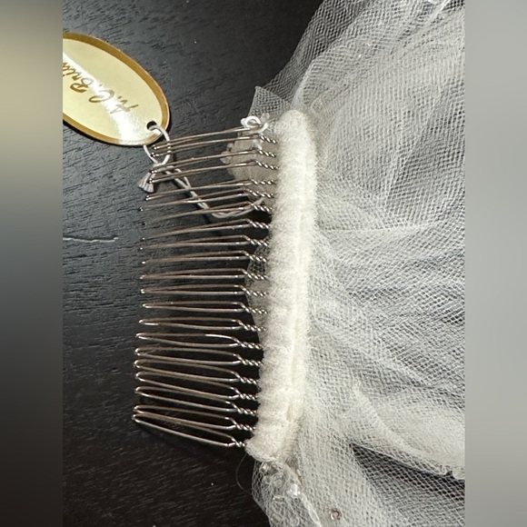 New With Tags In Bag 32” Mid Length Sequin And Bead Edge Tulle Veil - Picture 5 of 6